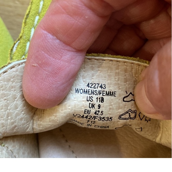 🍁Lime green suede loafers moccasins flats size 11 - Picture 3 of 5